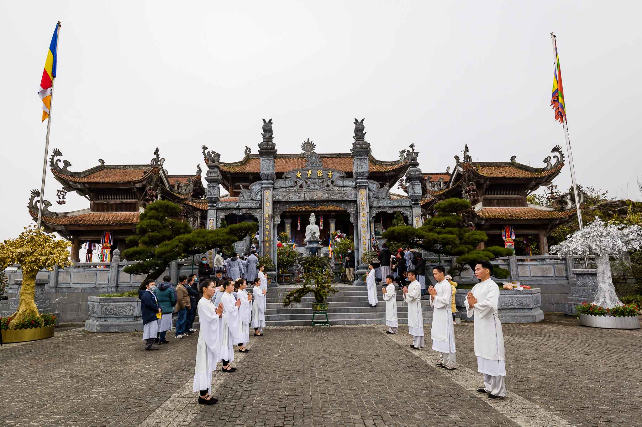 Cổng Tam Quan đền Bồng Lai