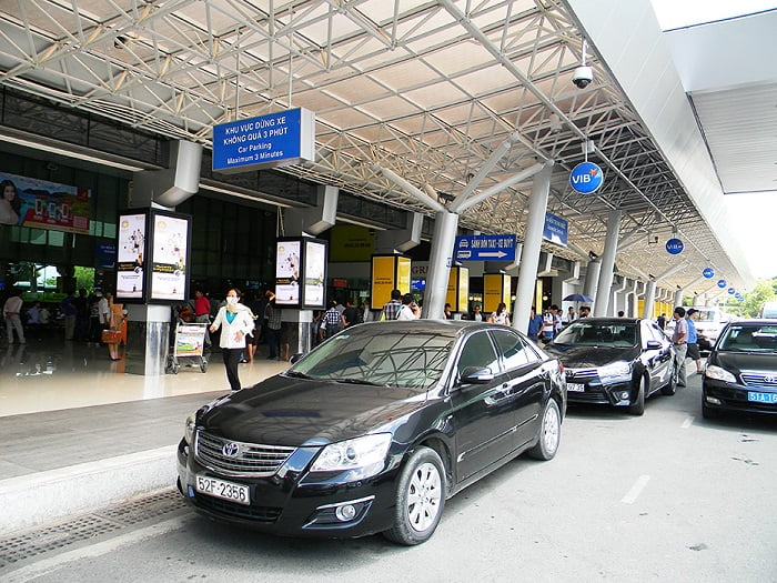 Các bước đặt xe 4 chỗ sân bay Tân Sơn Nhất ban đêm của Thuê Xe Huy Đạt